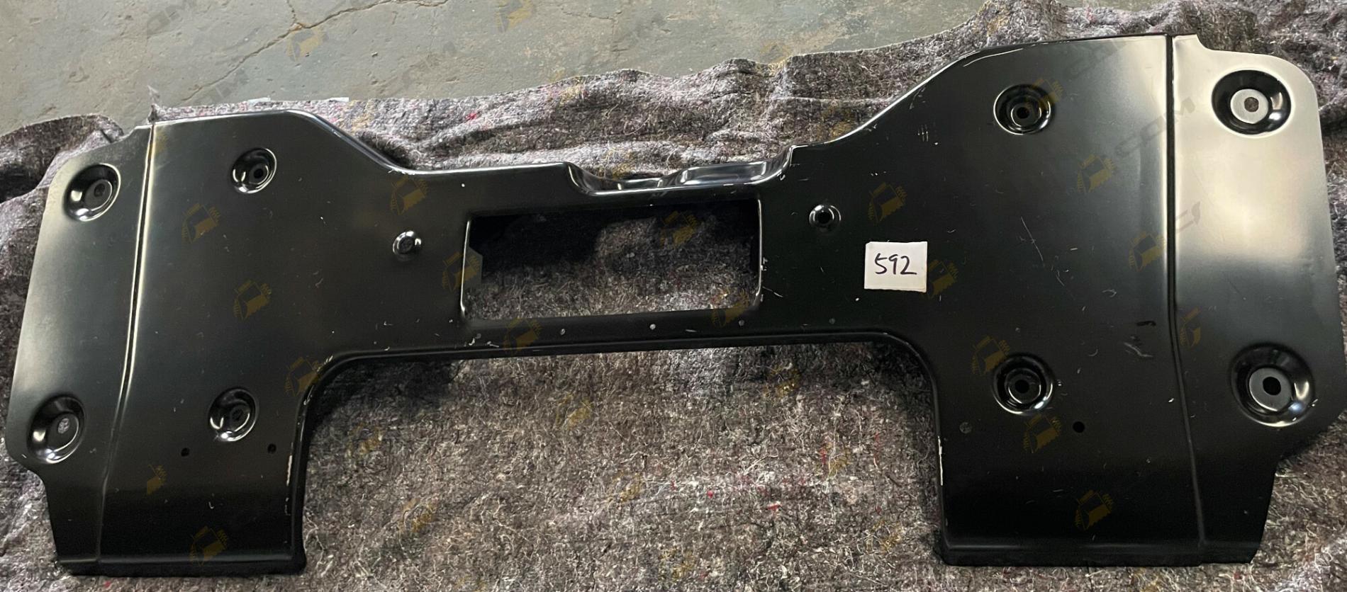 Бампер средняя часть черная SITRAK 810W41610-5667