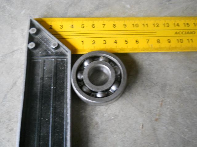 Подшипник промежуточной шестерни масляного насоса (Euro 2/Euro 3) HOWO 90003311410 / 6303