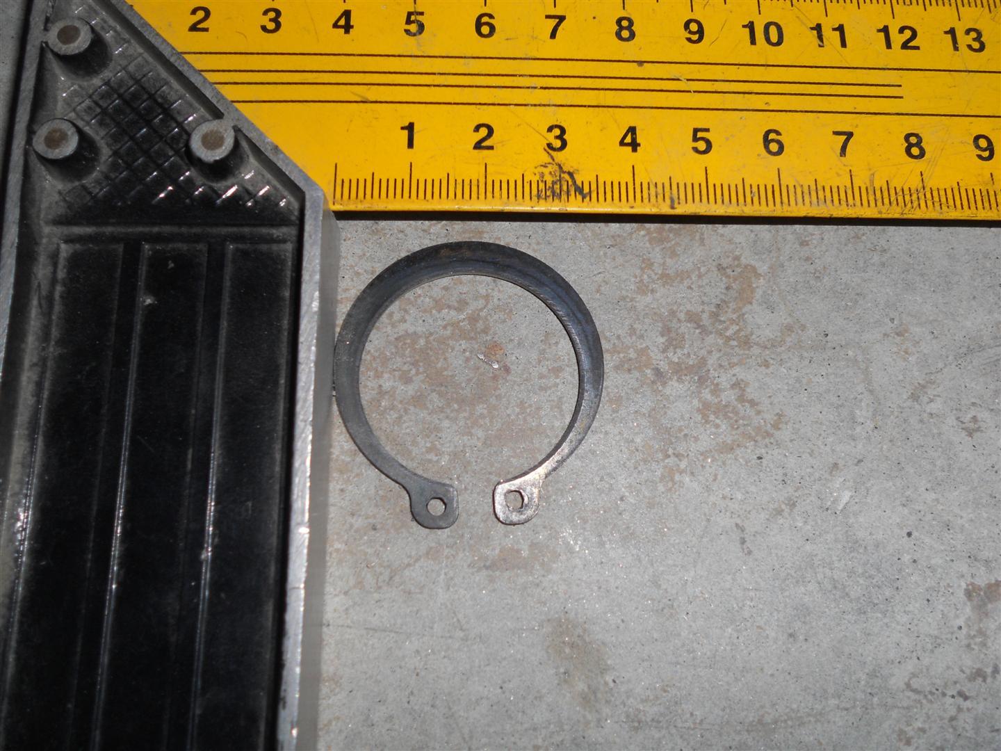 Кольцо стопорное вилки крепления амортизатора D=32 HOWO 190003933242