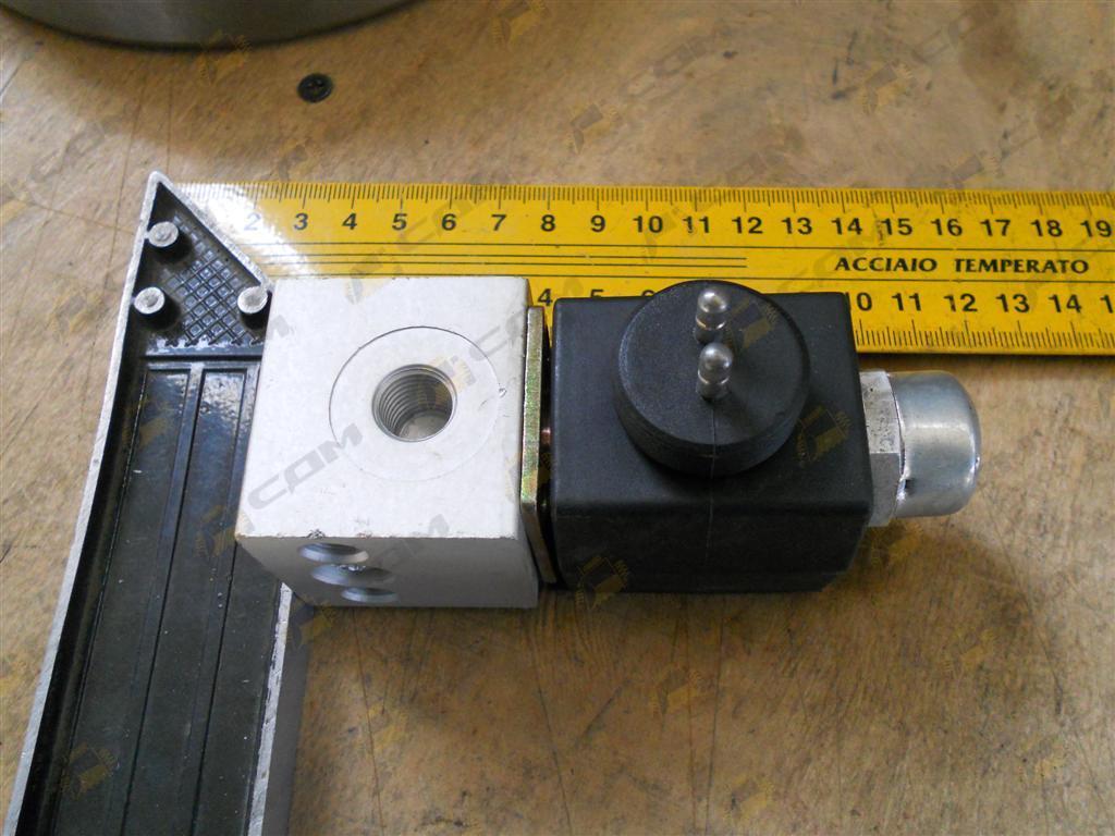 Электропневмоклапан привода межколесной блокировки дифференциала 2-х контактный HOWO WG9719710004/1