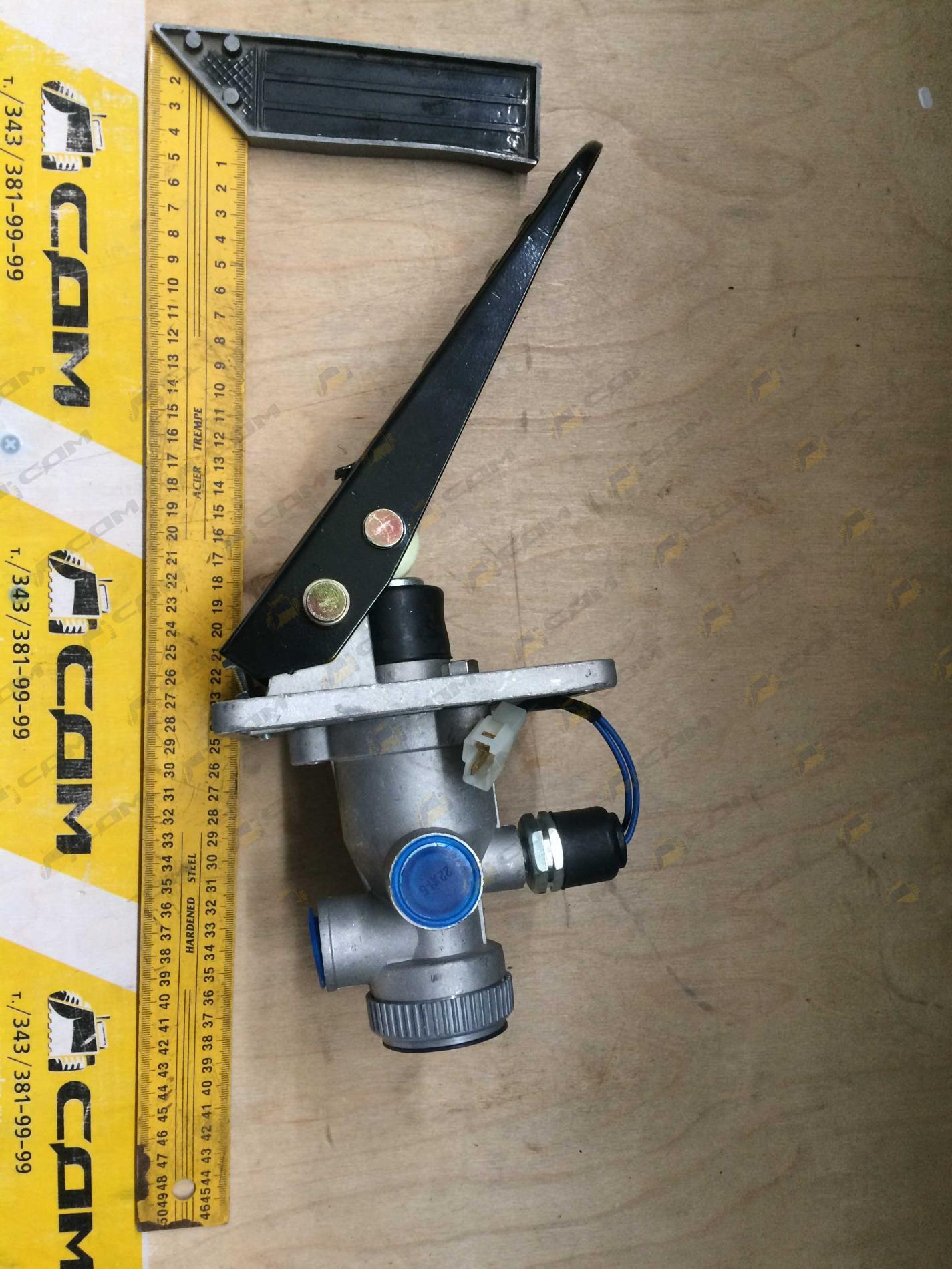 Кран тормозной CDM833/835E (нового образца) LY60F/4120001795