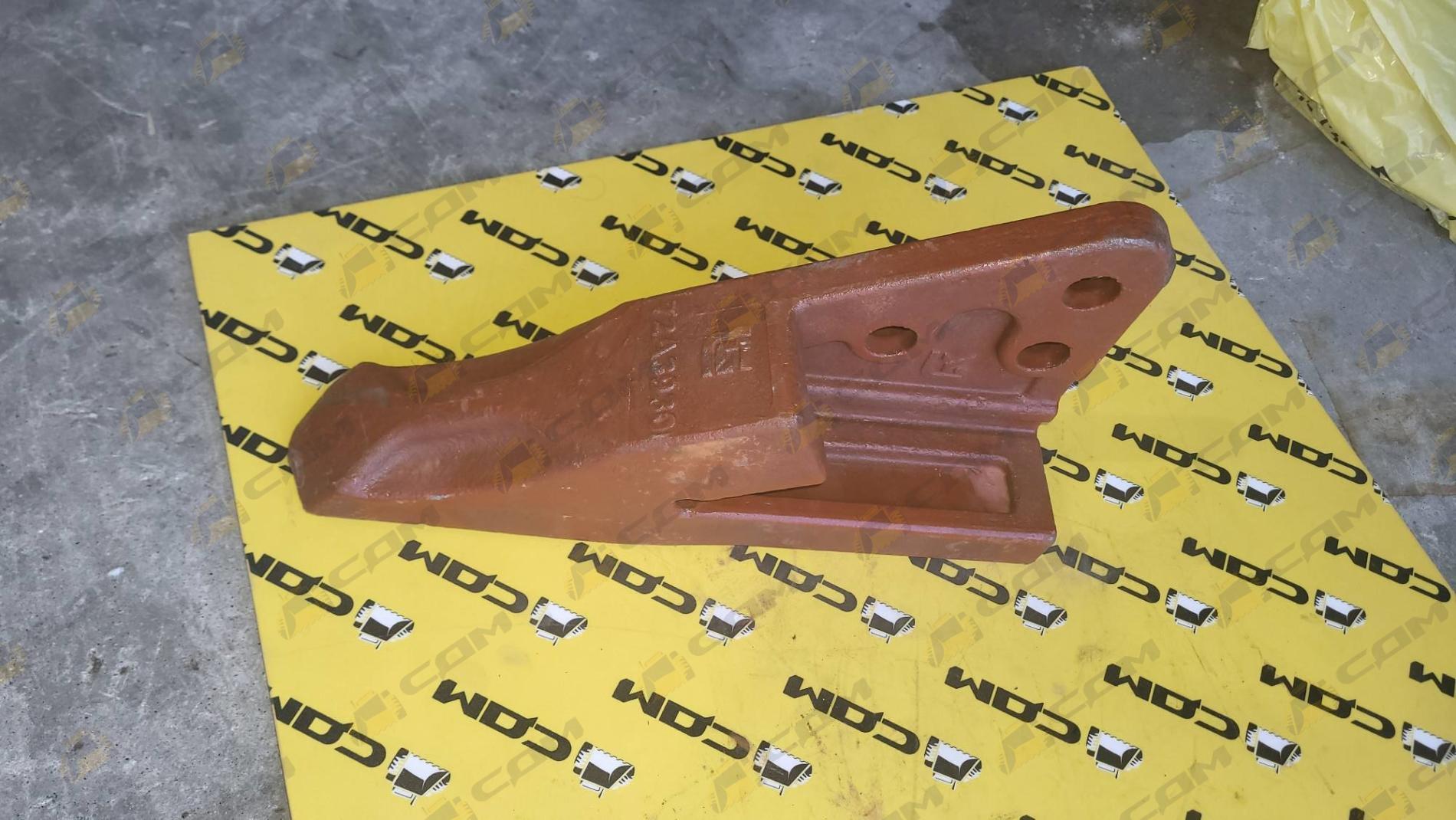 Зуб ковша боковой правый CLG855H/856H 72A3514/72A3930