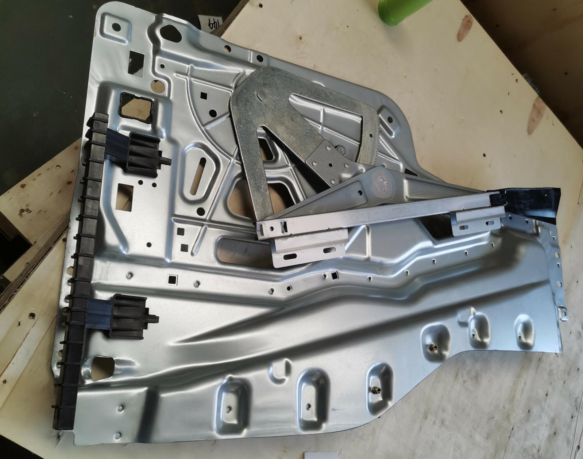 Стеклоподъемник левый HOWO SITRAK T5G 711W62645-6051