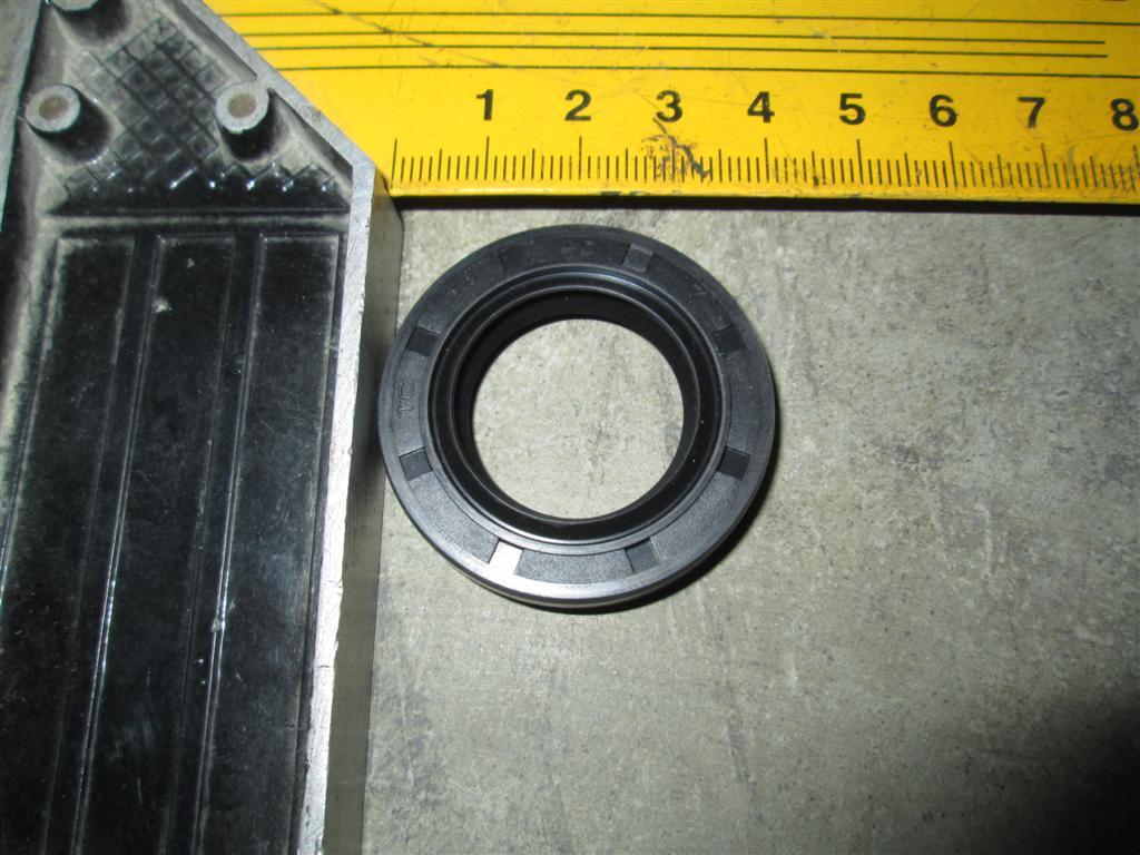 Сальник насоса подъема кузова 24x40x7 HOWO 1706005081