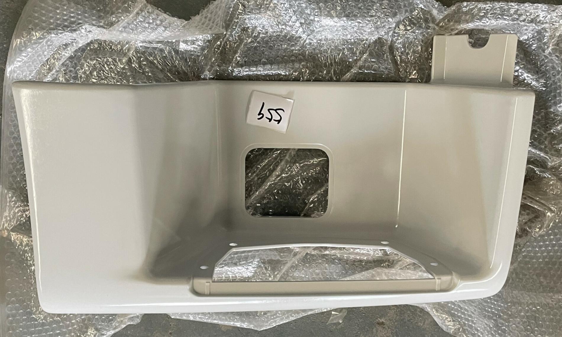 Подножка правая пластик белая тягач C7H SITRAK 812W61510-0804